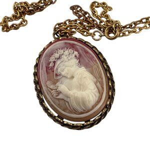 Vintage Victorian Style Cameo Pendant Necklace With Intricate Floral Detailing &